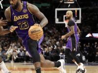 开云体育中国-包含篮球明星的最新消息：詹姆斯在训练中受伤的词条