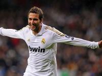 开云体育入口-东决关键战之夜，字母哥展现巨星价值，当胜负悬于一线，他扛起了整座城