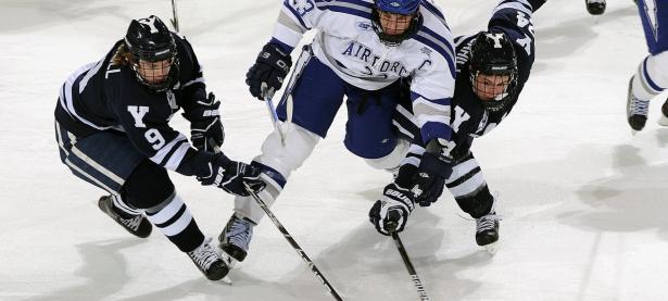 开云足球直播-赛道上的孤胆英雄，汉密尔顿扛起全队，雷诺险胜迈凯伦的背后