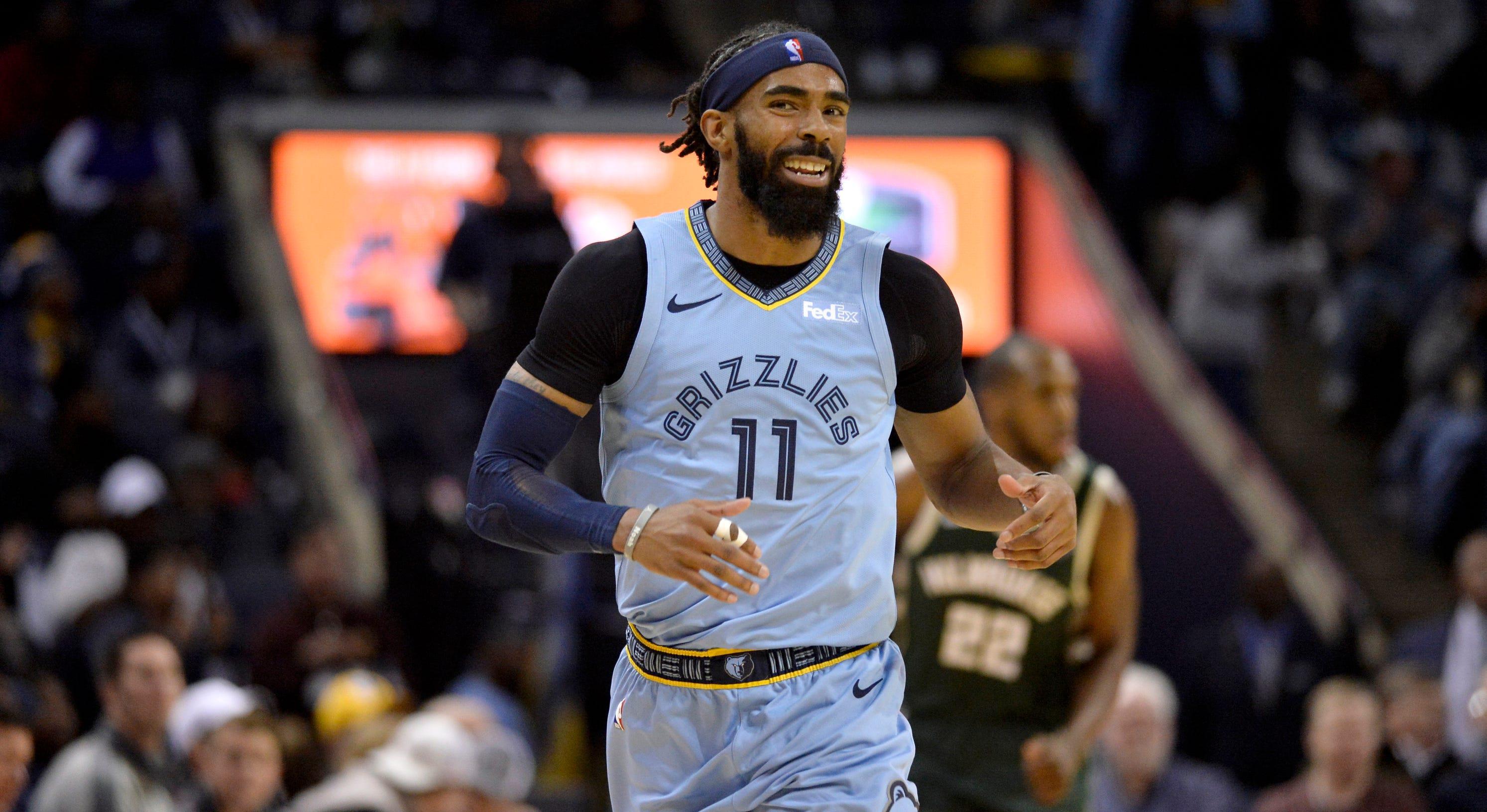 包含安戈古将在盐湖城驻守，乔治康利选秀权交易完成的词条