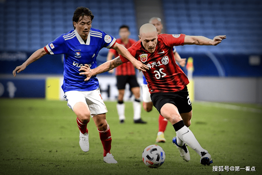 包含澳尔登堡球队在主场击败对手，登顶积分榜的词条