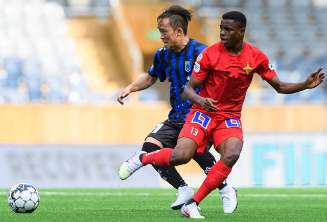 包含瑞典队逆转波兰队，波尔关键制胜的词条