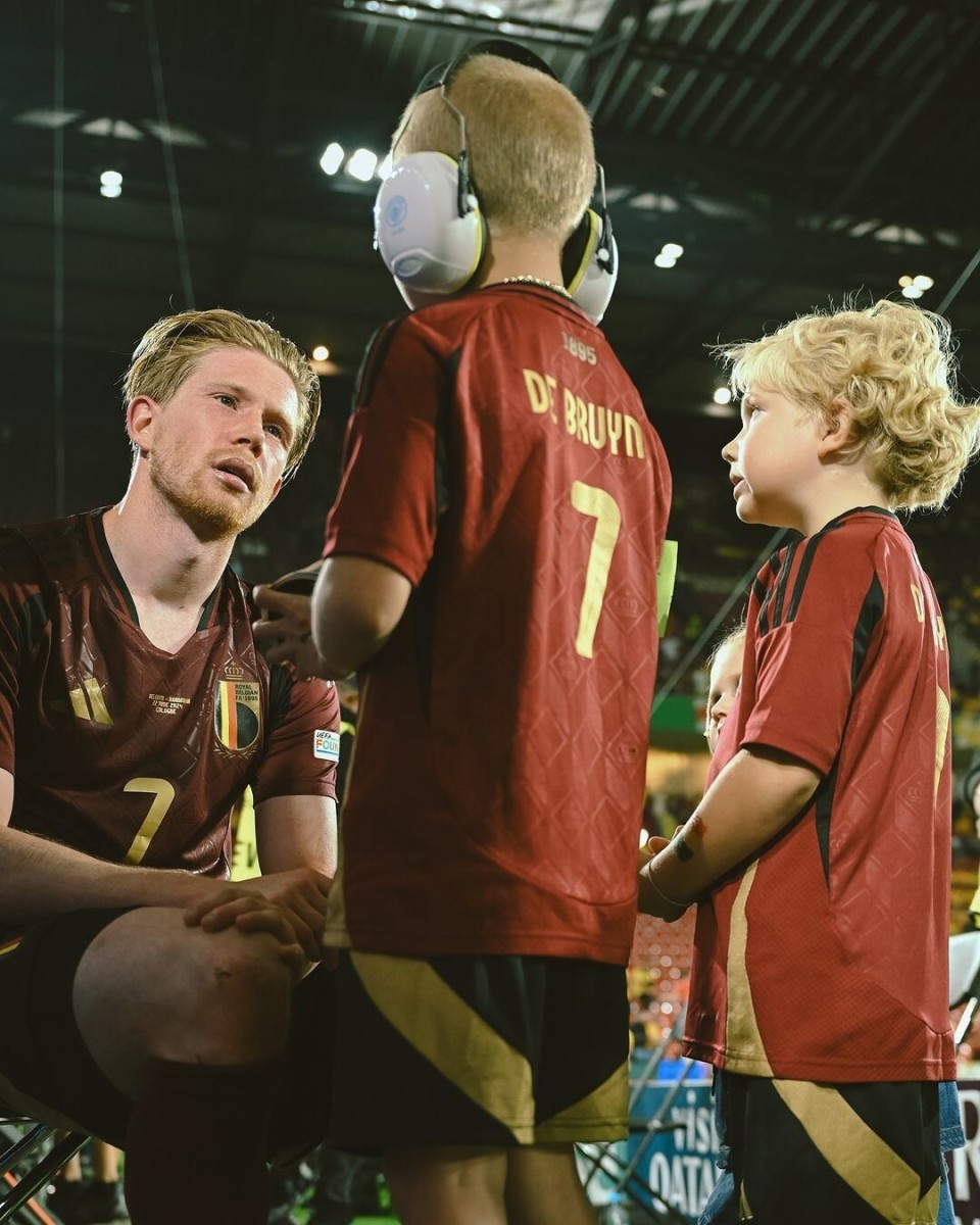 包含乌克兰险胜塞维利亚，德布劳内高光表现的词条