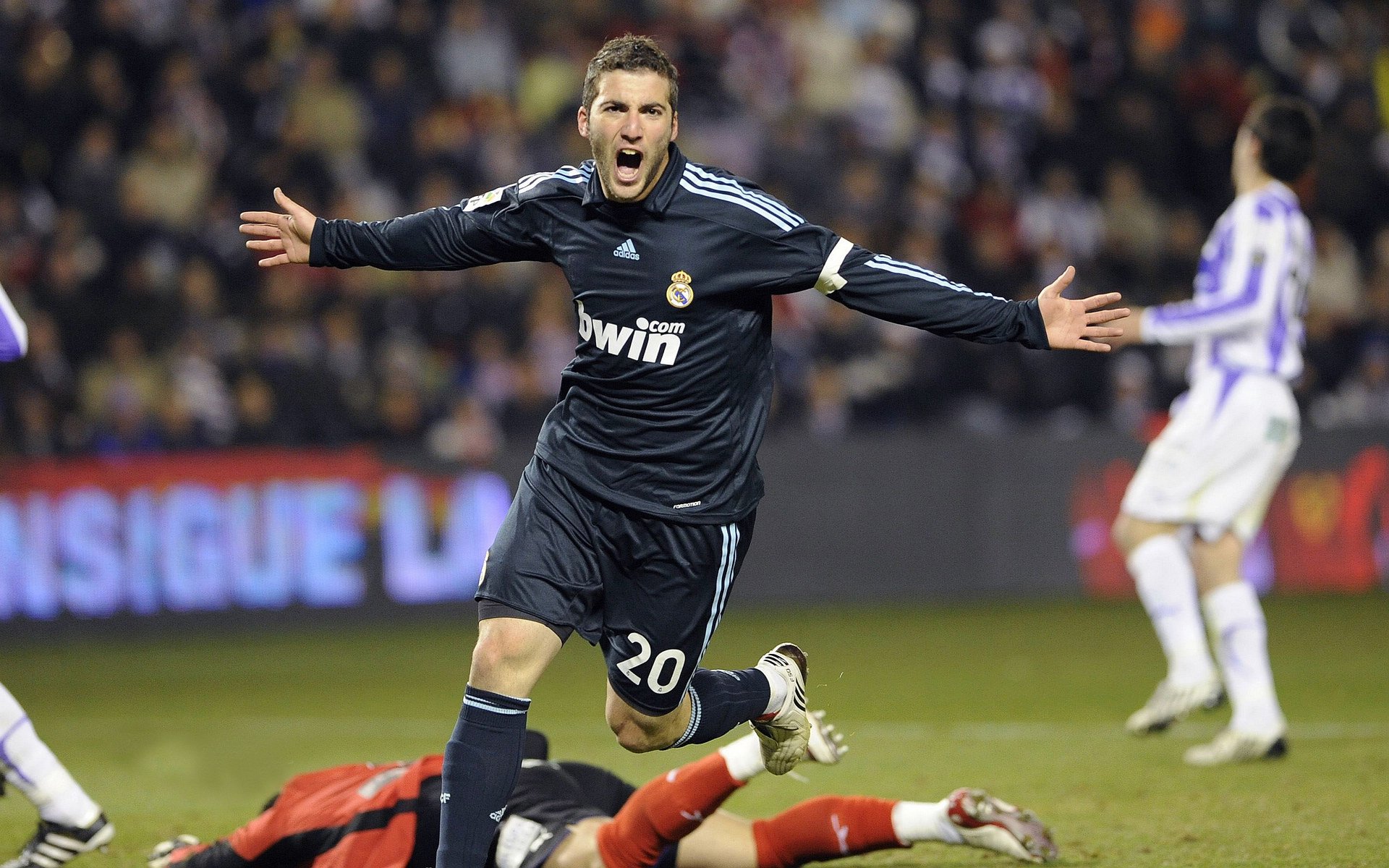 塞维利亚之夜，哈弗茨高光闪耀，德国战车碾压法国