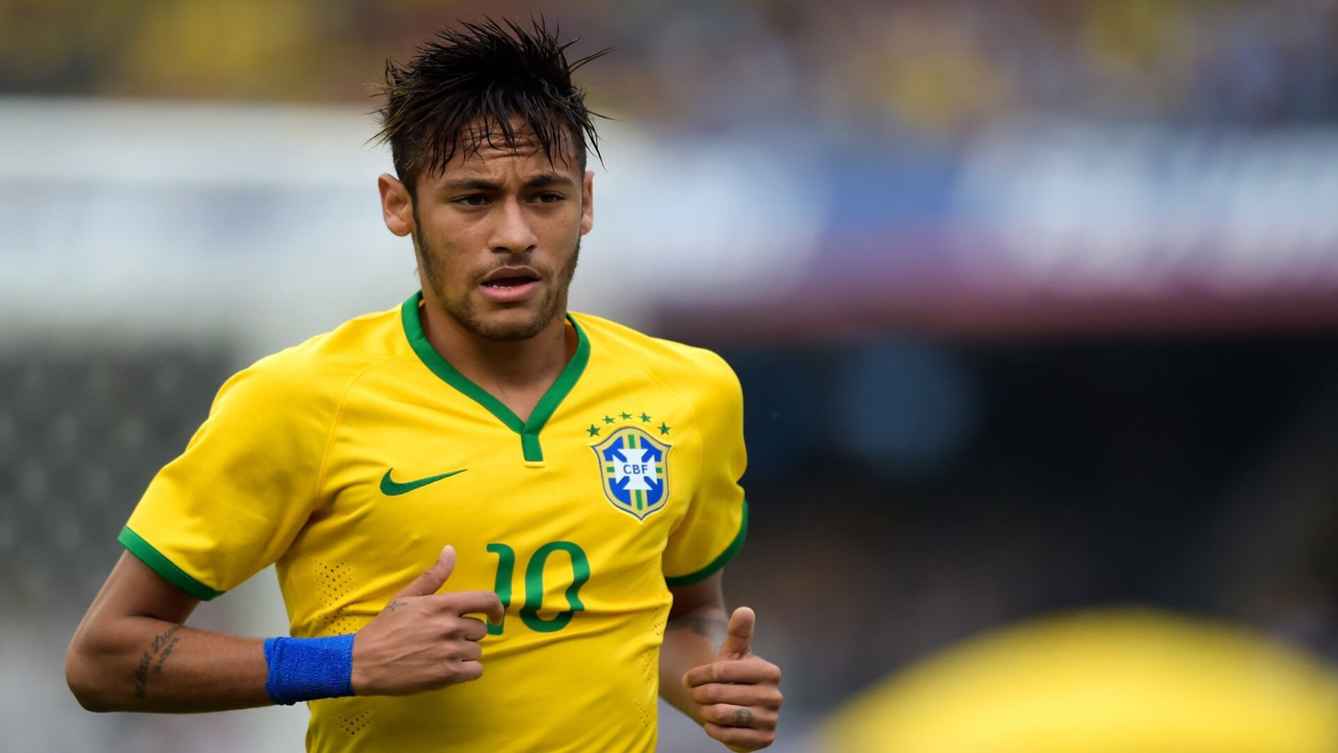 赛道上的逆袭，佩雷兹高光表现助雷诺车队完胜迈凯伦